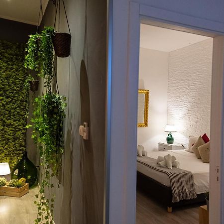 Il Giardino Di Sybar Apartment Lecce Bagian luar foto