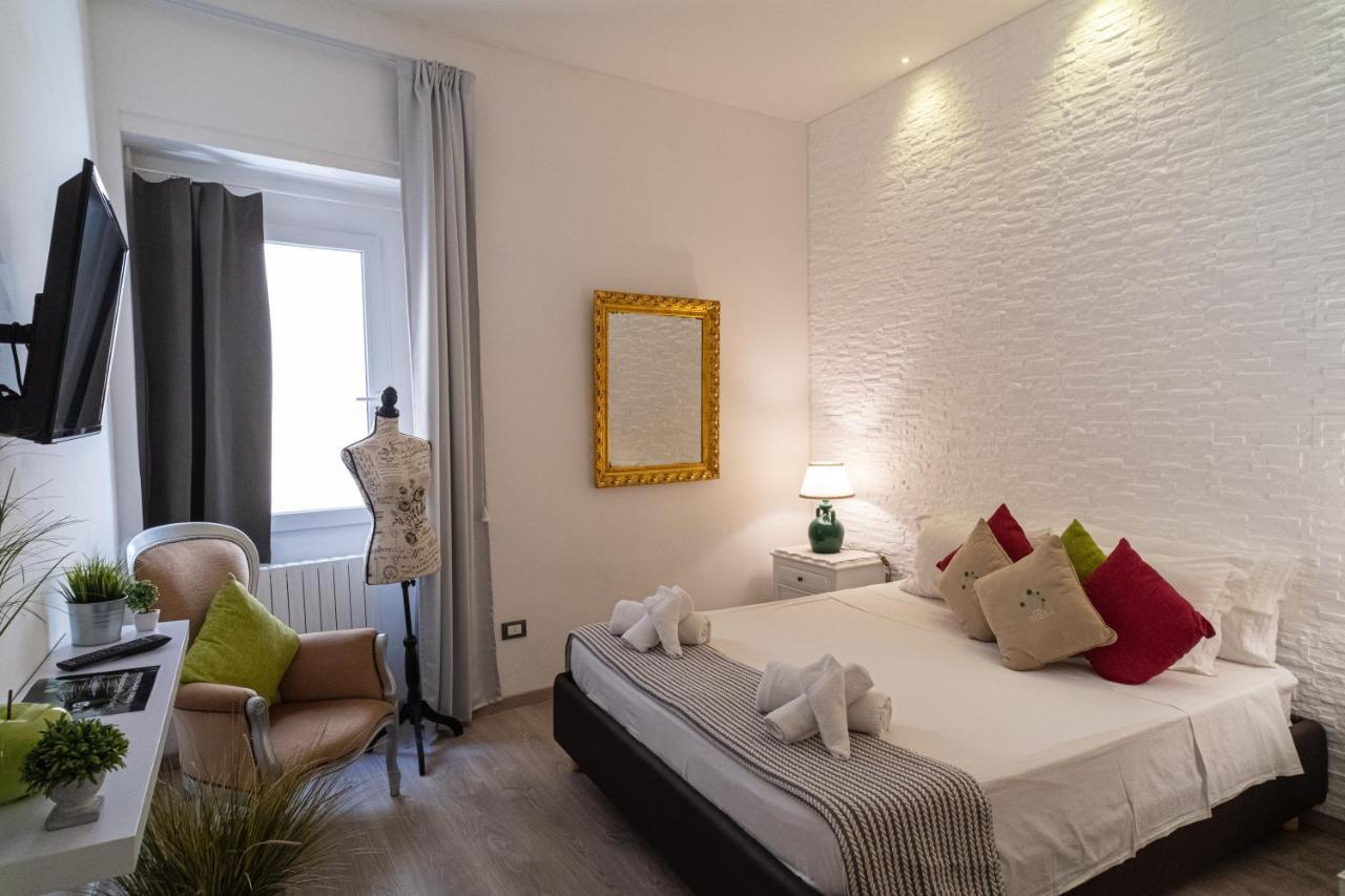 Il Giardino Di Sybar Apartment Lecce Bagian luar foto