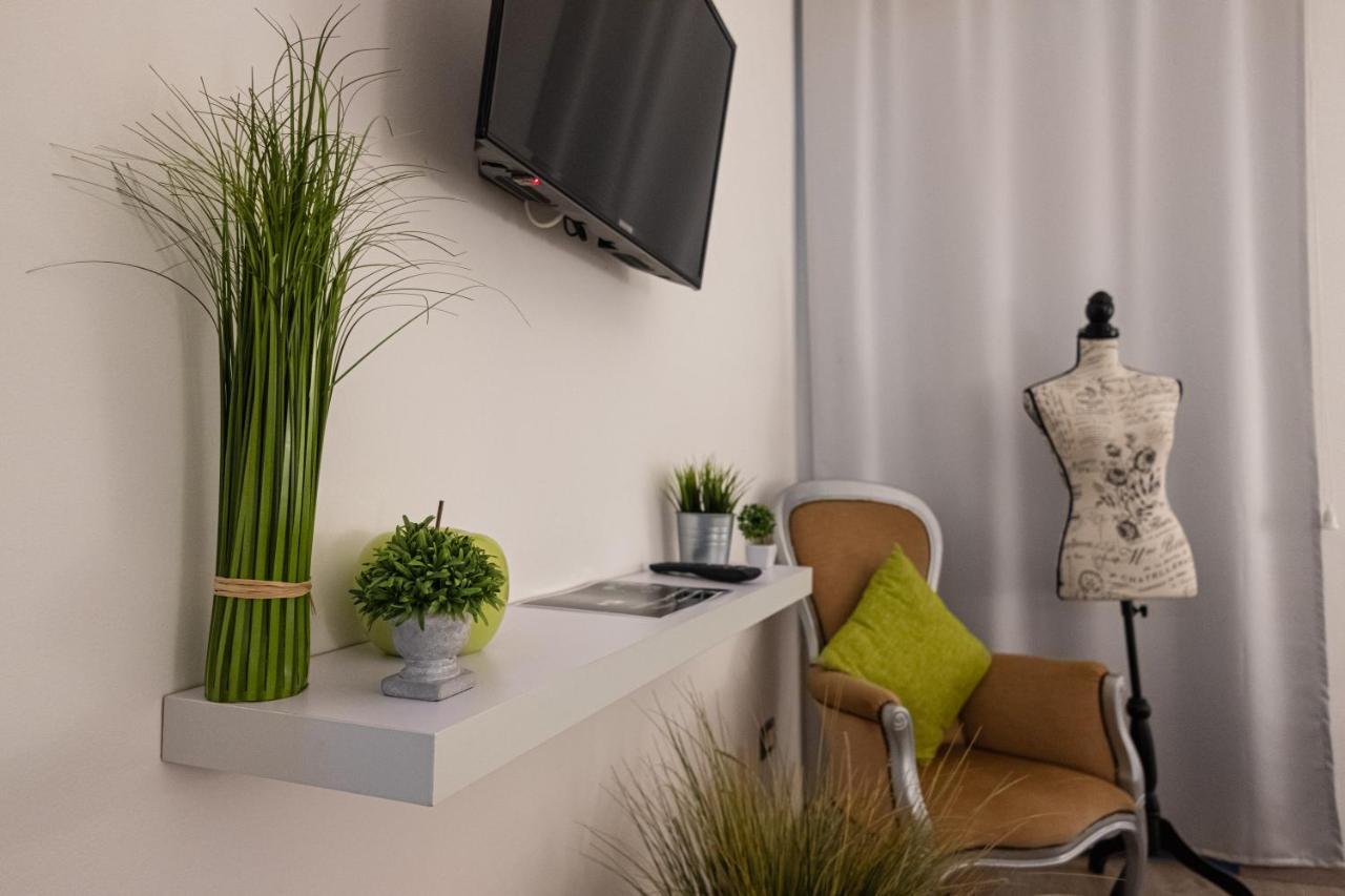 Il Giardino Di Sybar Apartment Lecce Bagian luar foto
