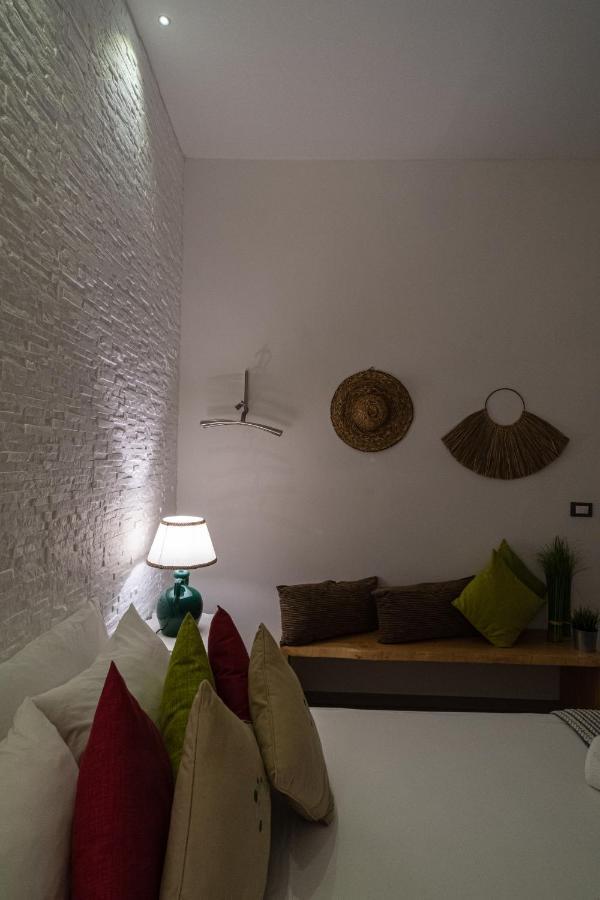 Il Giardino Di Sybar Apartment Lecce Bagian luar foto